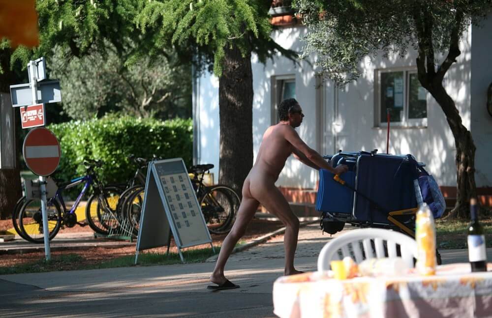 Park Side Street Pass-Bys photos - nudism blog