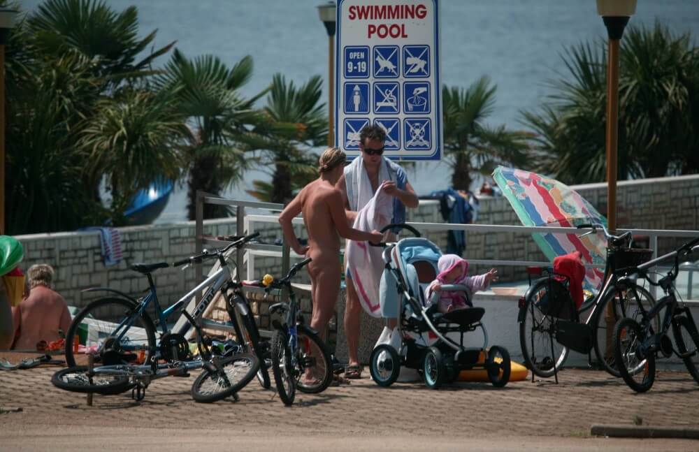 Poolside Camp Gathering pics - nudism blog