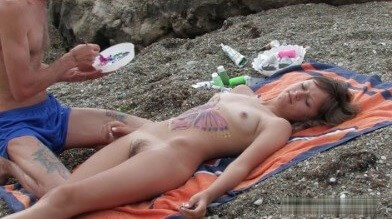 Naked body art on the beach Full HD video - nudism blog