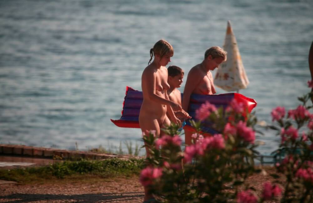 Dusk Til Dawn Showering phoros - nudism blog