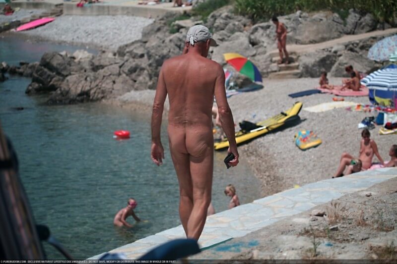 Nudist Shore Walking pics - nudism blog