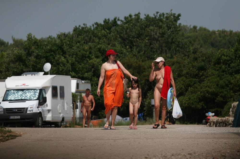 Bondi Beach Path Outskirt pics - nudism blog