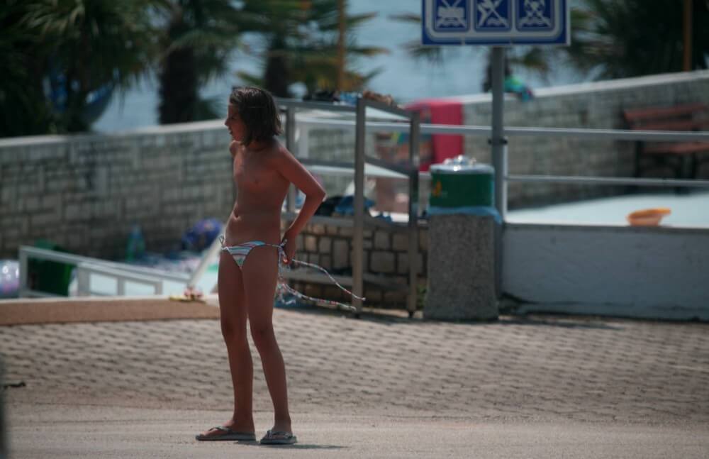 Naturist Pool Walkaround pics - nudism blog