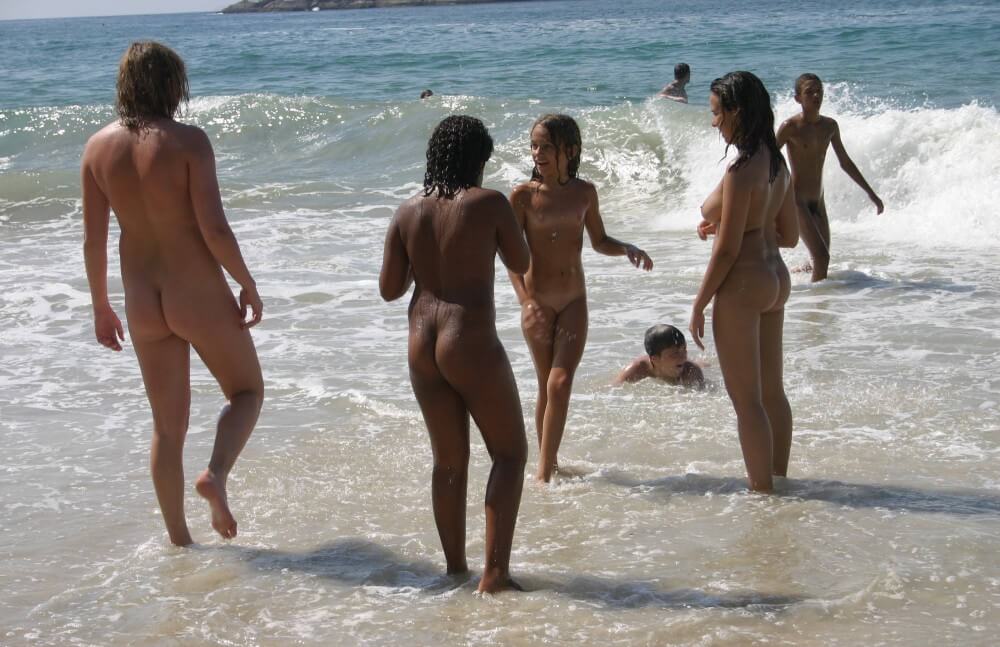 Brazils Water Refreshing pics - nudism blog