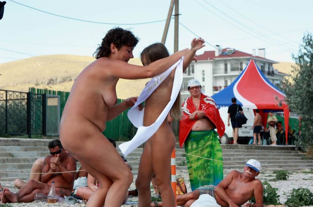Presenting Mini Awards photos - nudism blog