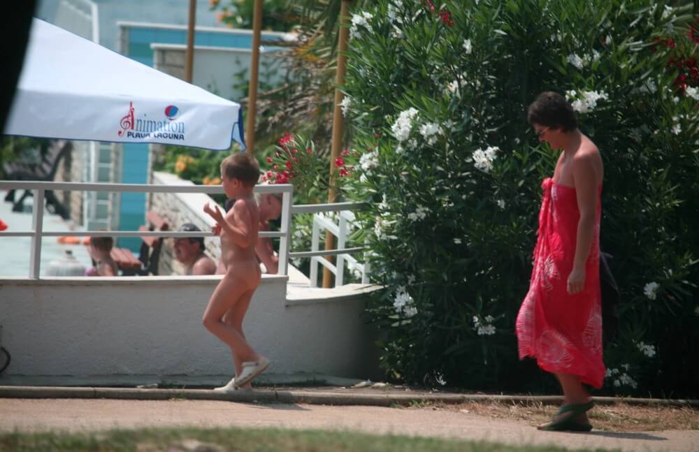Naturist Pool Walkaround pics - nudism blog