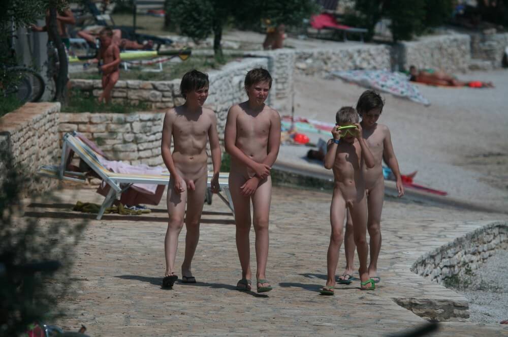 Shore walking nude - nudism blog