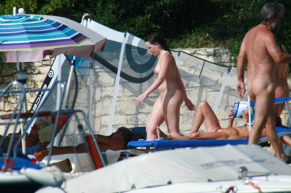 Girl Daytime Bath - nudism blog