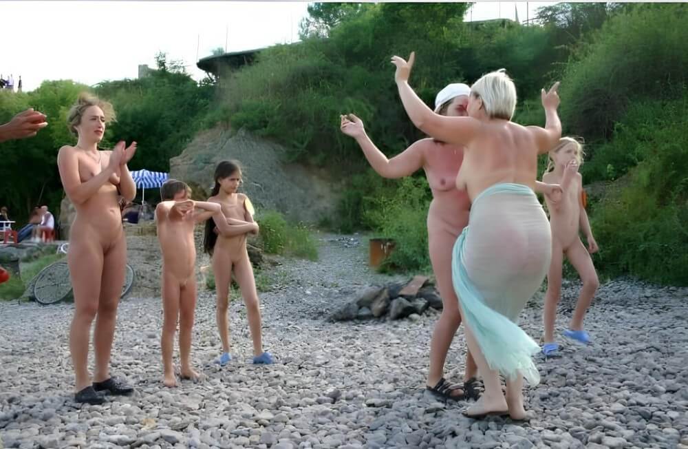 Dances on a beach pics - nudism blog