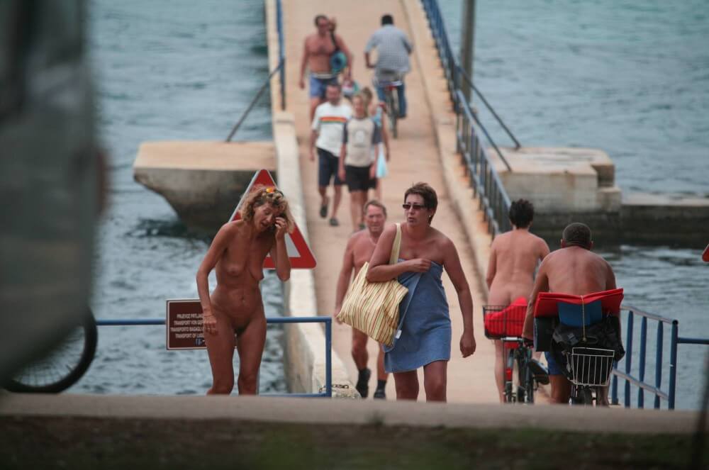 Crete FKK Bridge Crossing photos - nudism blog