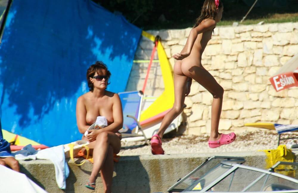 Bright Day Sun Tanning pics - nudism blog