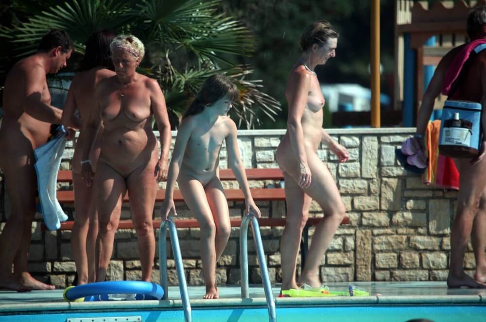 Naturist Pool Cleaning-Up pics - nudism blog