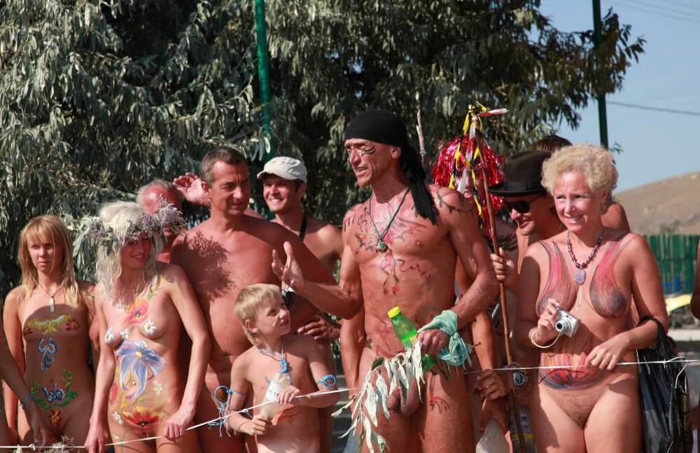 Naturist Day From Behind pics - nudism blog