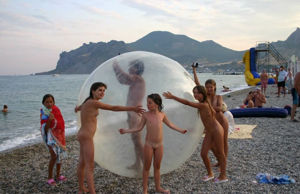 Pics Walk on the Beach Balloon - nudism blog