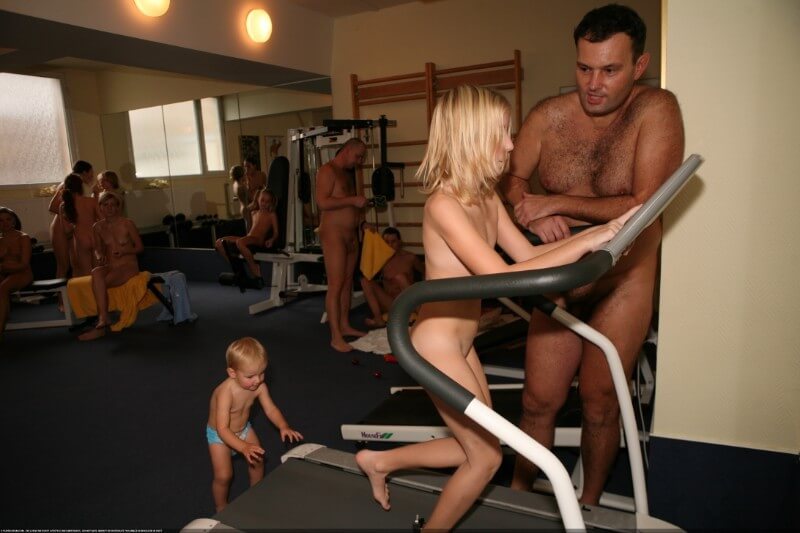 Record room naturists photos - nudism blog