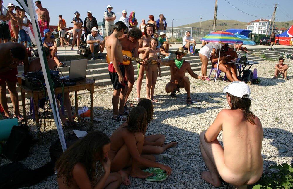 Nude Party By The Steps pics - nudism blog