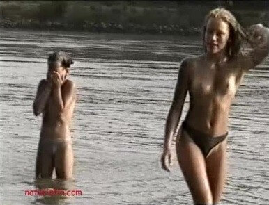 Naturistin: Dirty Girls - nudism blog