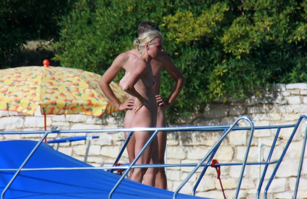 Casual Beachside Strolling pics - nudism blog