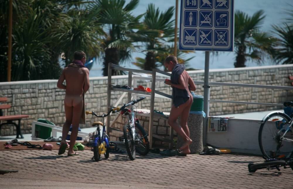 Nudism in a German water park photo - nudism blog